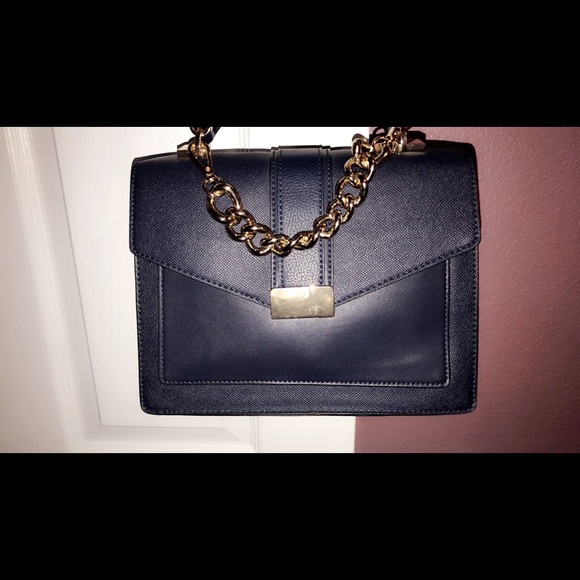 CROSS/HAND BAG. - Picture 5 of 8